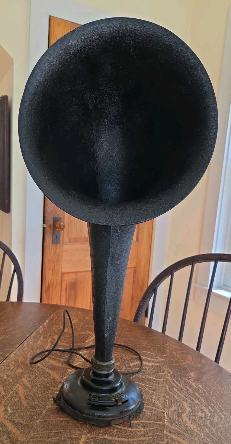 Vintage RCA Radiola UZ-1325 Tube Radio Horn Loud Speaker As Found Vintage RCA Radiola UZ-1325 Tube Radio Horn Loud Speaker As Found