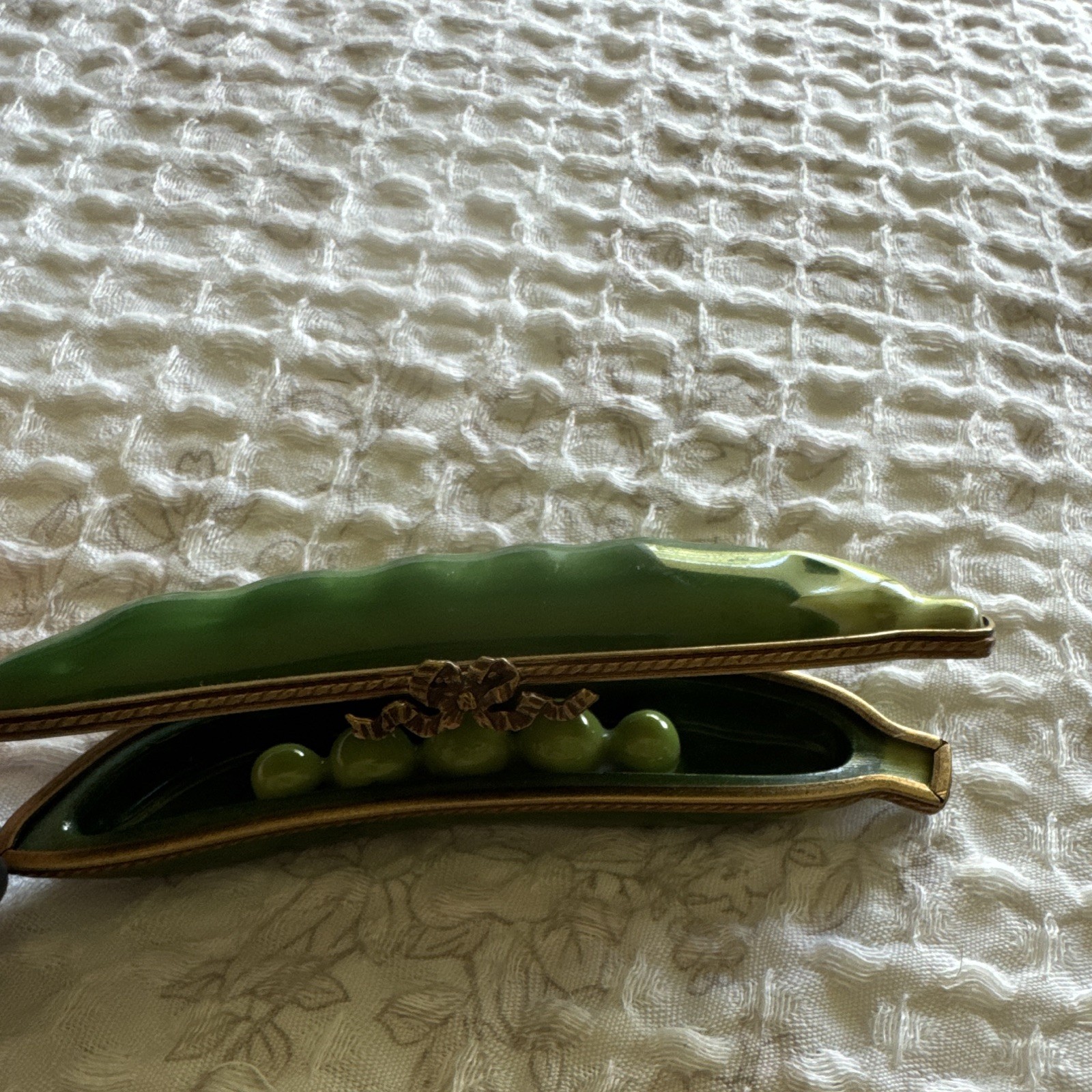 Limoges Hand Painted Green Pea Pod Trinket Box with Peas Handmade Limoges Hand Painted Green Pea Pod Trinket Box with Peas Handmade