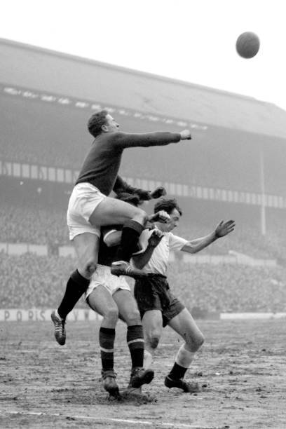Manchester United goalkeeper Harry Gregg punces ball away over- 1959 Old Photo 1