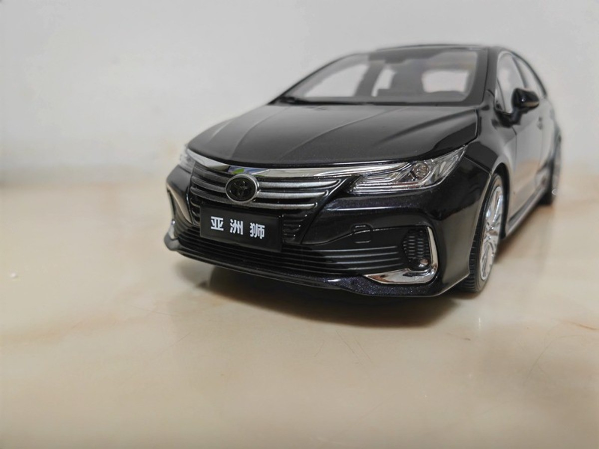 Original 1:18 Toyota Scale Allion 2021 Sedan Diecast Alloy Model Car Gift Toy