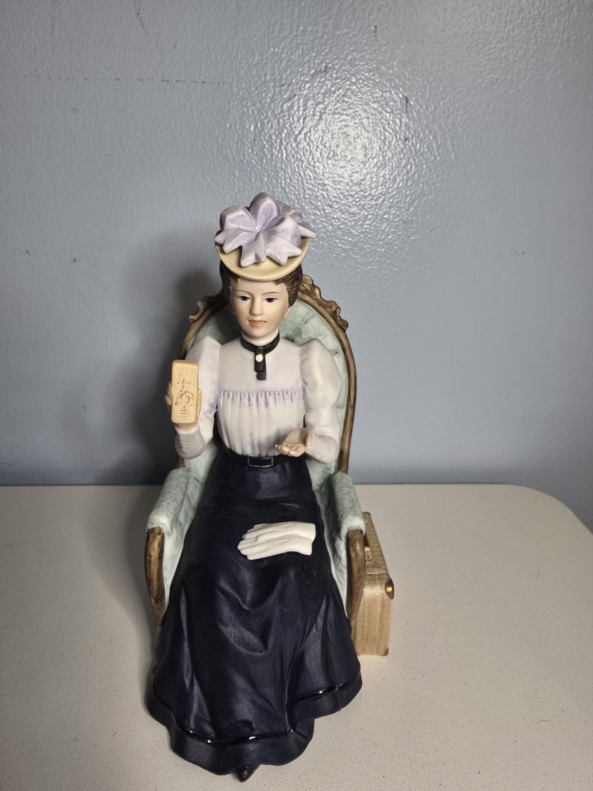 Vintage Avon 1982 Miss Mrs. Albee President’s Club Award Porcelain Figurine 7\