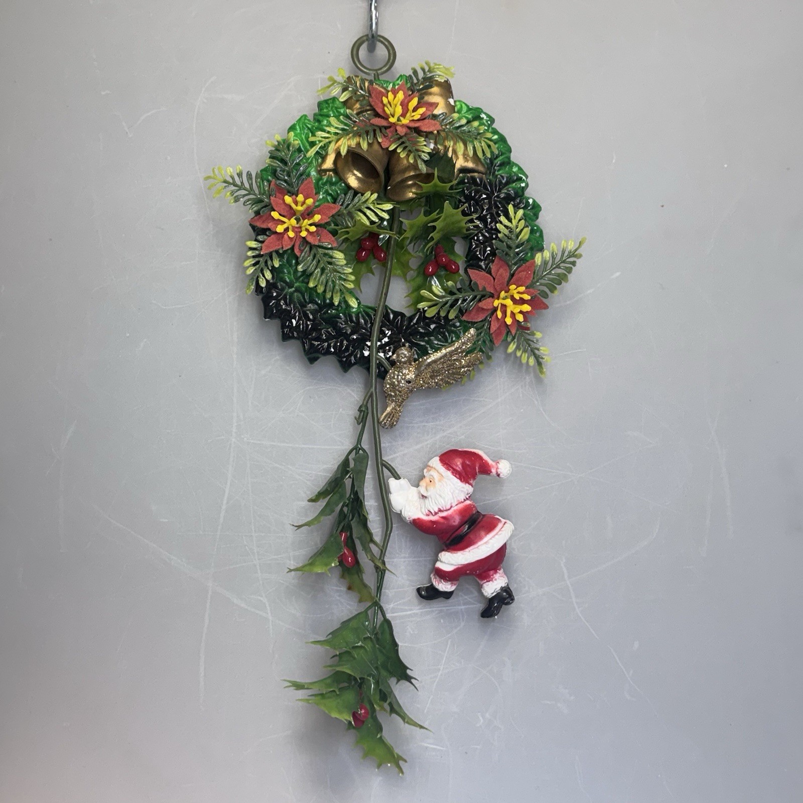Vtg Santa Christmas Wreath Wall Hanging 15” Hong Kong Plastic Holly Bells Bird