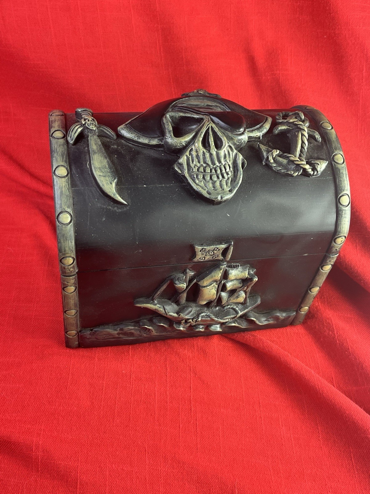 Disney Treasure Chest Pirates Caribbean RIDE Rare Jolly Roger Disneyland Park