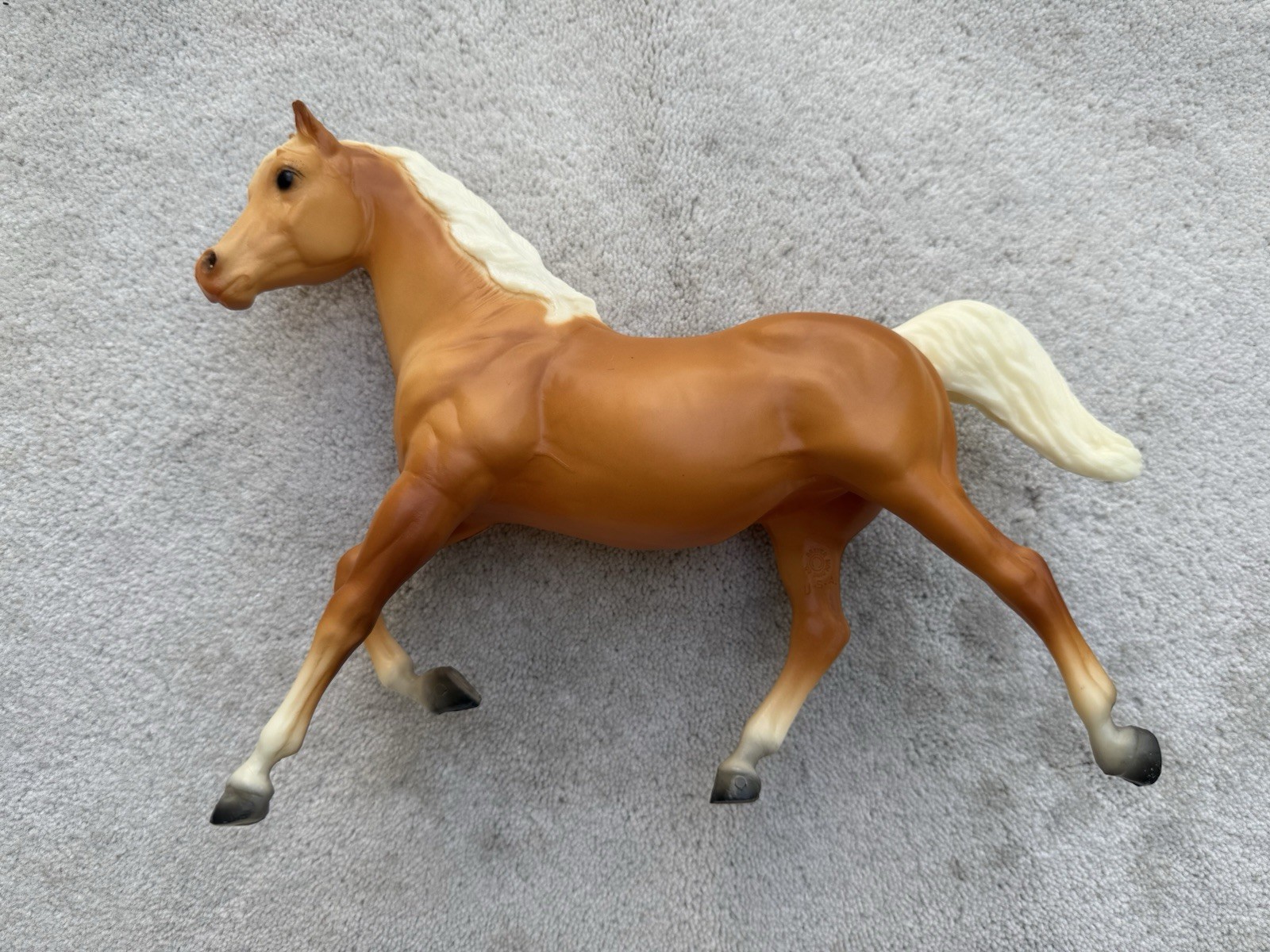 RARE Vintage Breyer Horse Palomino Running Mare Montgomery Ward Holiday SR 1982