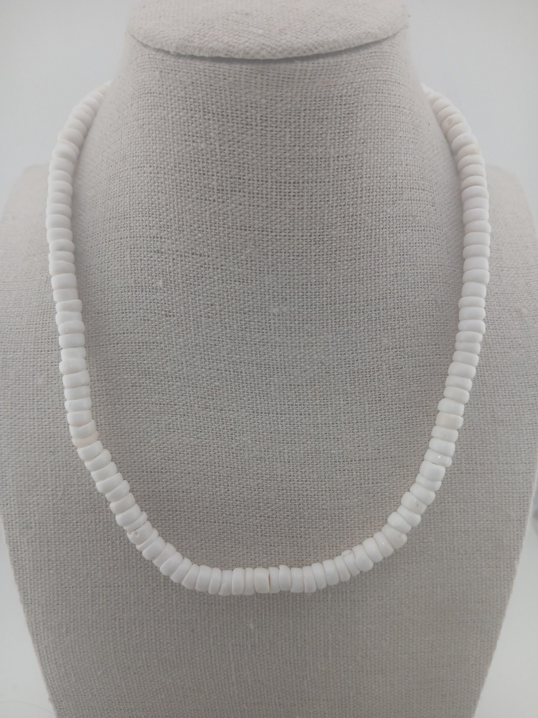 Vintage HAWAIIAN WHITE 6.5mm PUKA SHELL Necklace