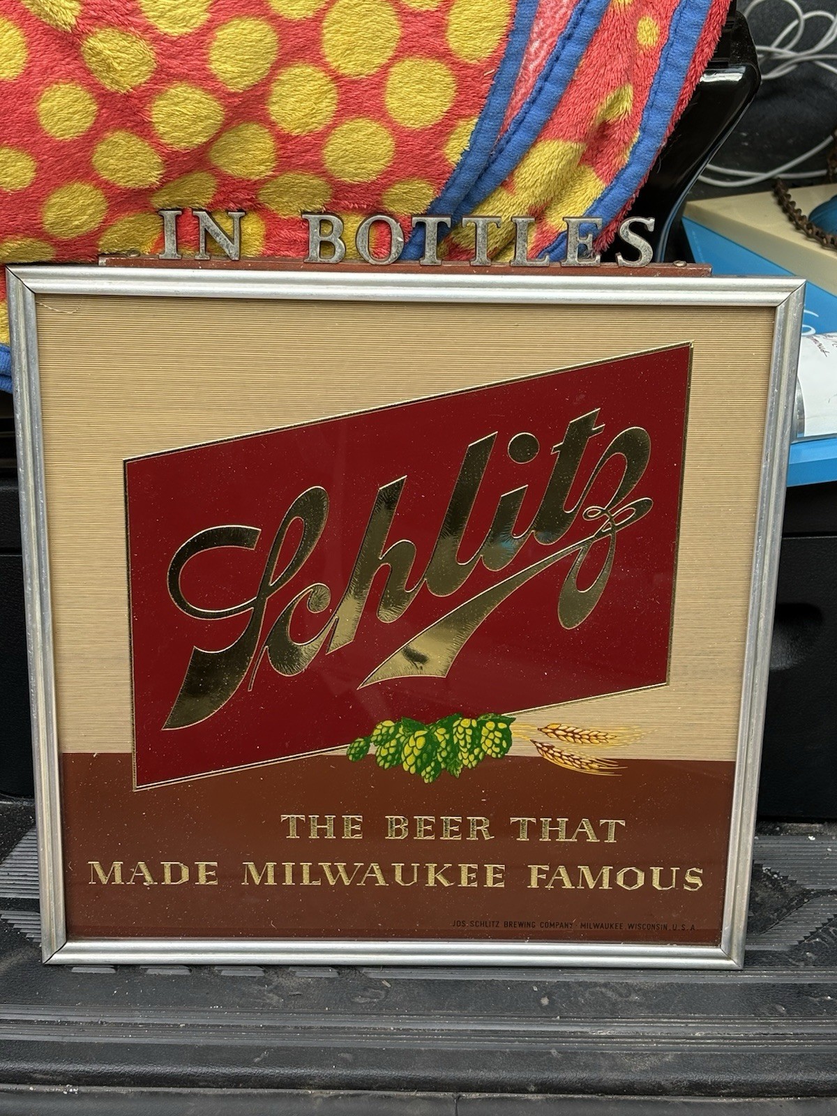 Vintage Jos. Schlitz Brewing In Bottles Reverse Painted Glass Beer Sign beauty Vintage Jos. Schlitz Brewing In Bottles Reverse Painted Glass Beer Sign beauty
