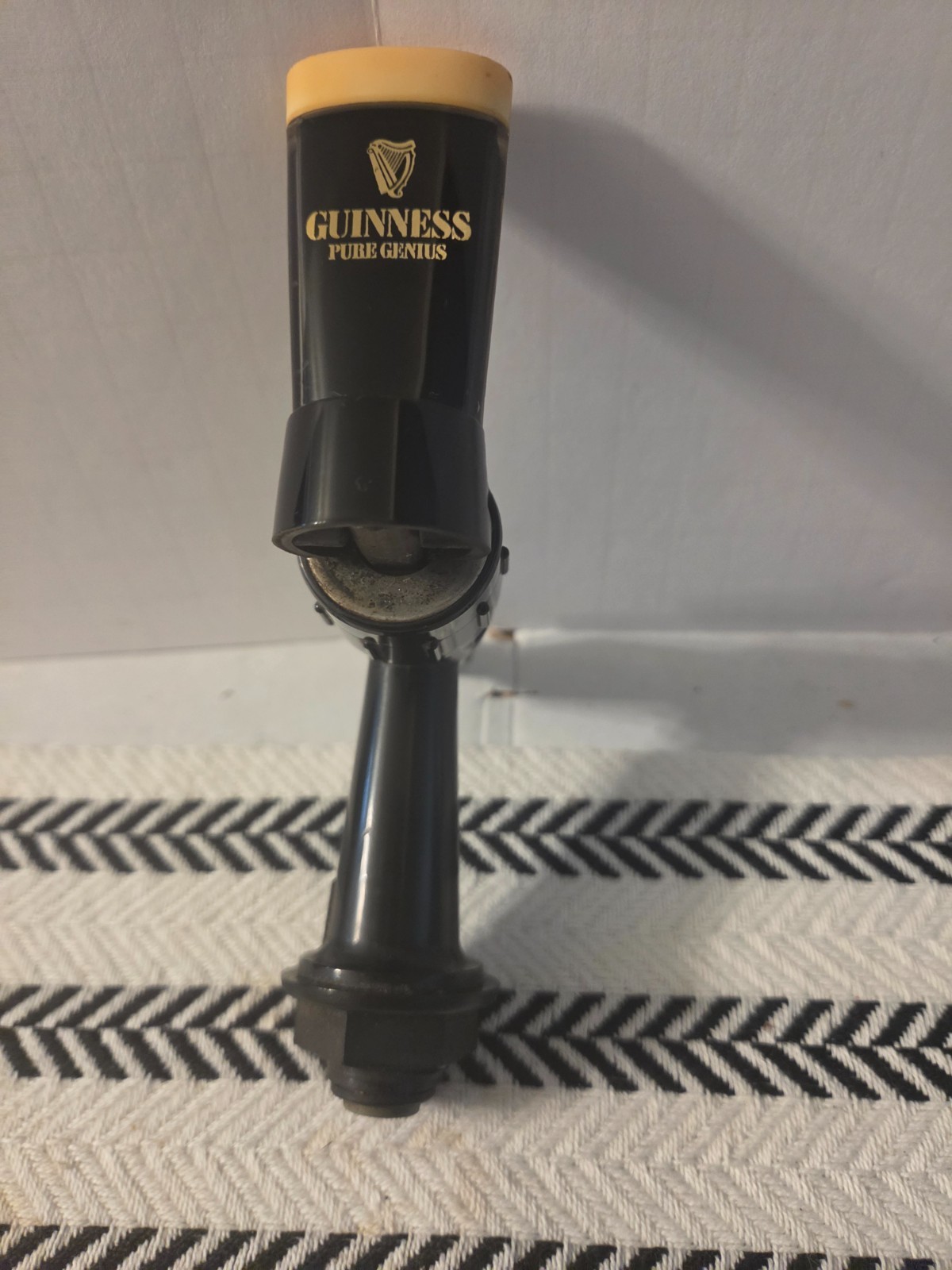 GUINNESS BEER WITH FAUCET TAP HANDLE St James\'s Ireland. VINTAGE 6 \