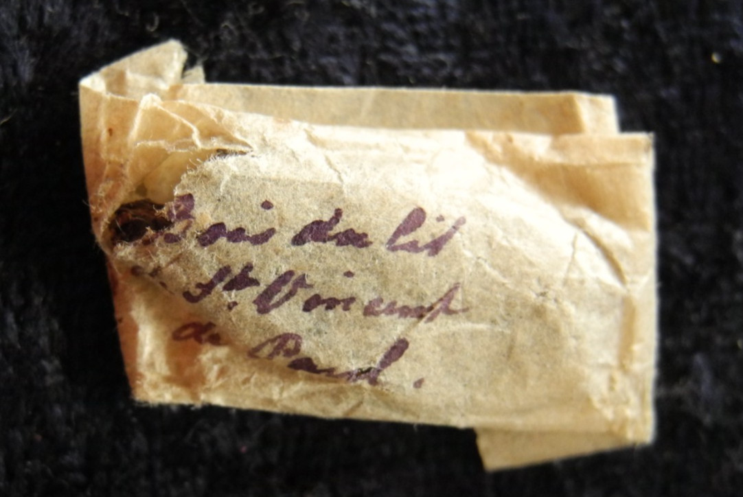 ANTIQUE CATHOLIC POCKET SHRINE RELIC WOOD BED St. VINCENT DE PAUL DEVOTION (Z8)