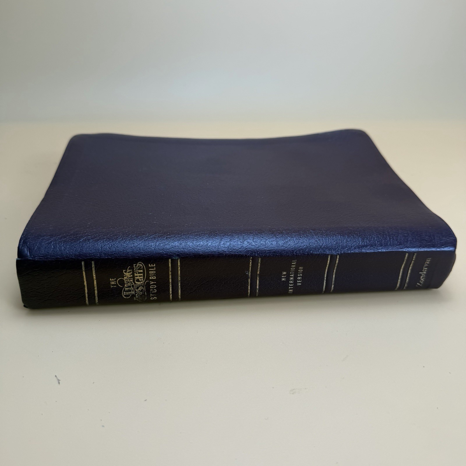 The Living Insights Study Bible 1996 bonded leather NIV Zondervan Swindoll