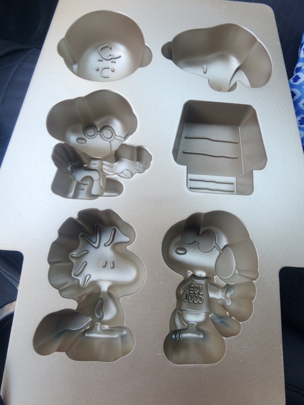 Williams Sonoma Peanuts Snoopy Cakelet  Cupcake Muffin Pan Non-Stick NEW
