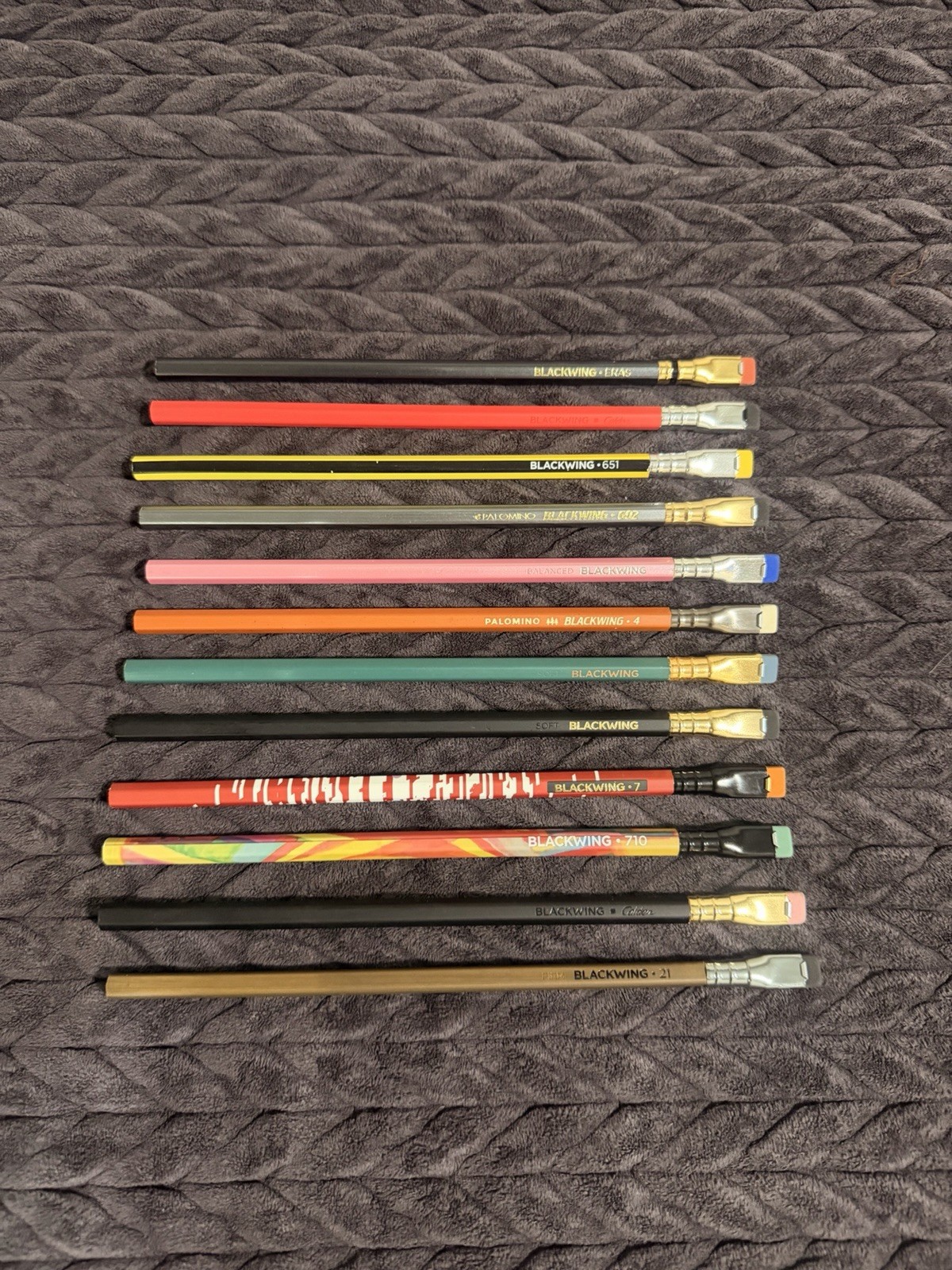 BLACKWING VOLUMES Lot Of 12 Pencils No Box (z7) BLACKWING VOLUMES Lot Of 12 Pencils No Box (z7)