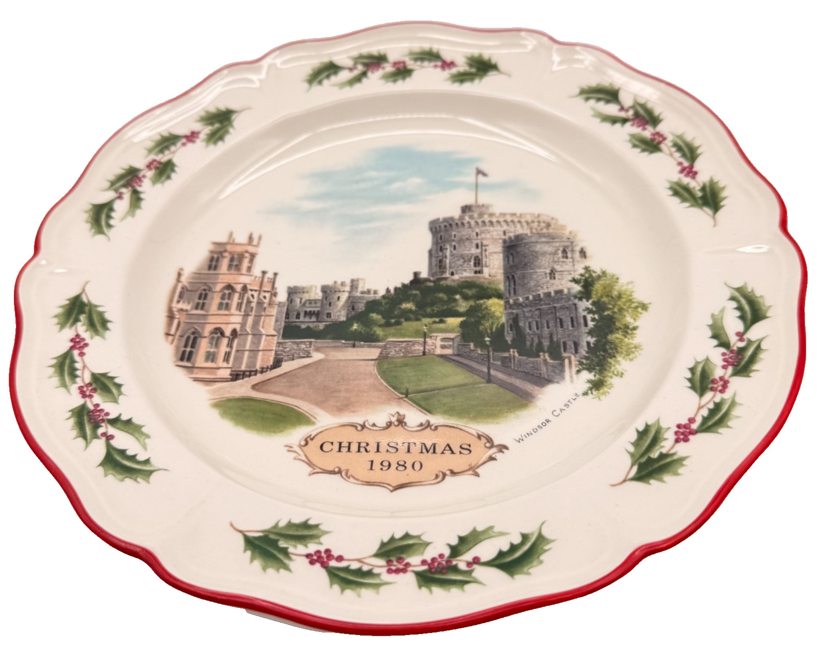 Wedgwood Queen’s Ware 1980 Windsor Castle  VINTAGE Christmas Plate 8.25”