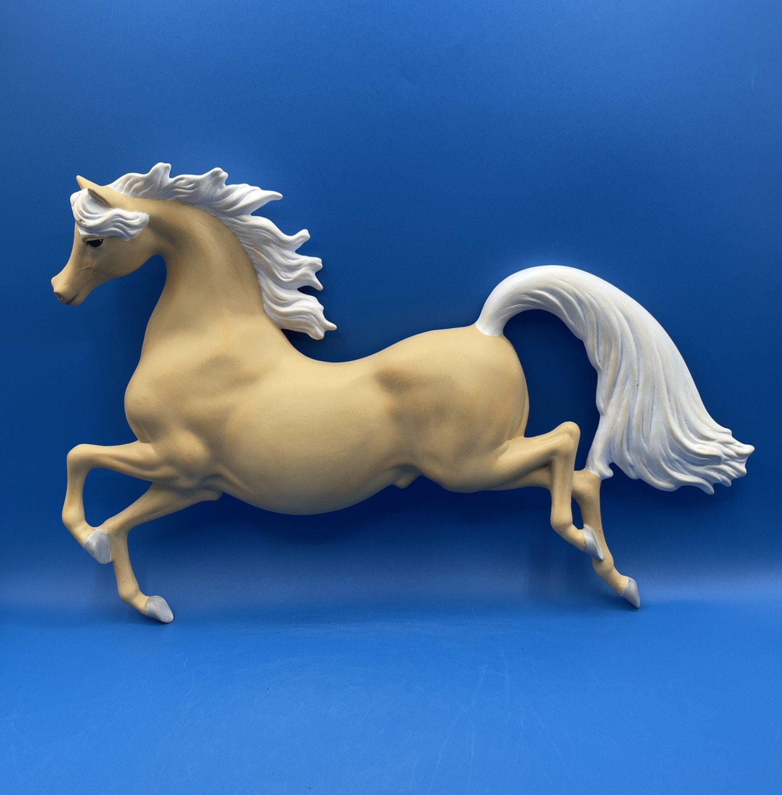 ATLANTIC MOLD FIGURAL WALL PLAQUE OF A PALOMINO HORSE FACING LEFT ATLANTIC MOLD FIGURAL WALL PLAQUE OF A PALOMINO HORSE FACING LEFT