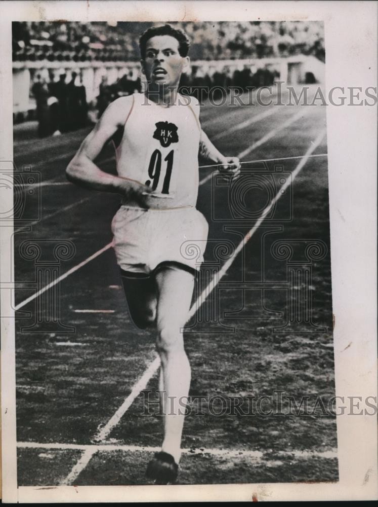 1939 Press Photo Helsinki Finland Taisto Maki wins 5000 meter in 14 min 08.08 se 1939 Press Photo Helsinki Finland Taisto Maki wins 5000 meter in 14 min 08.08 se