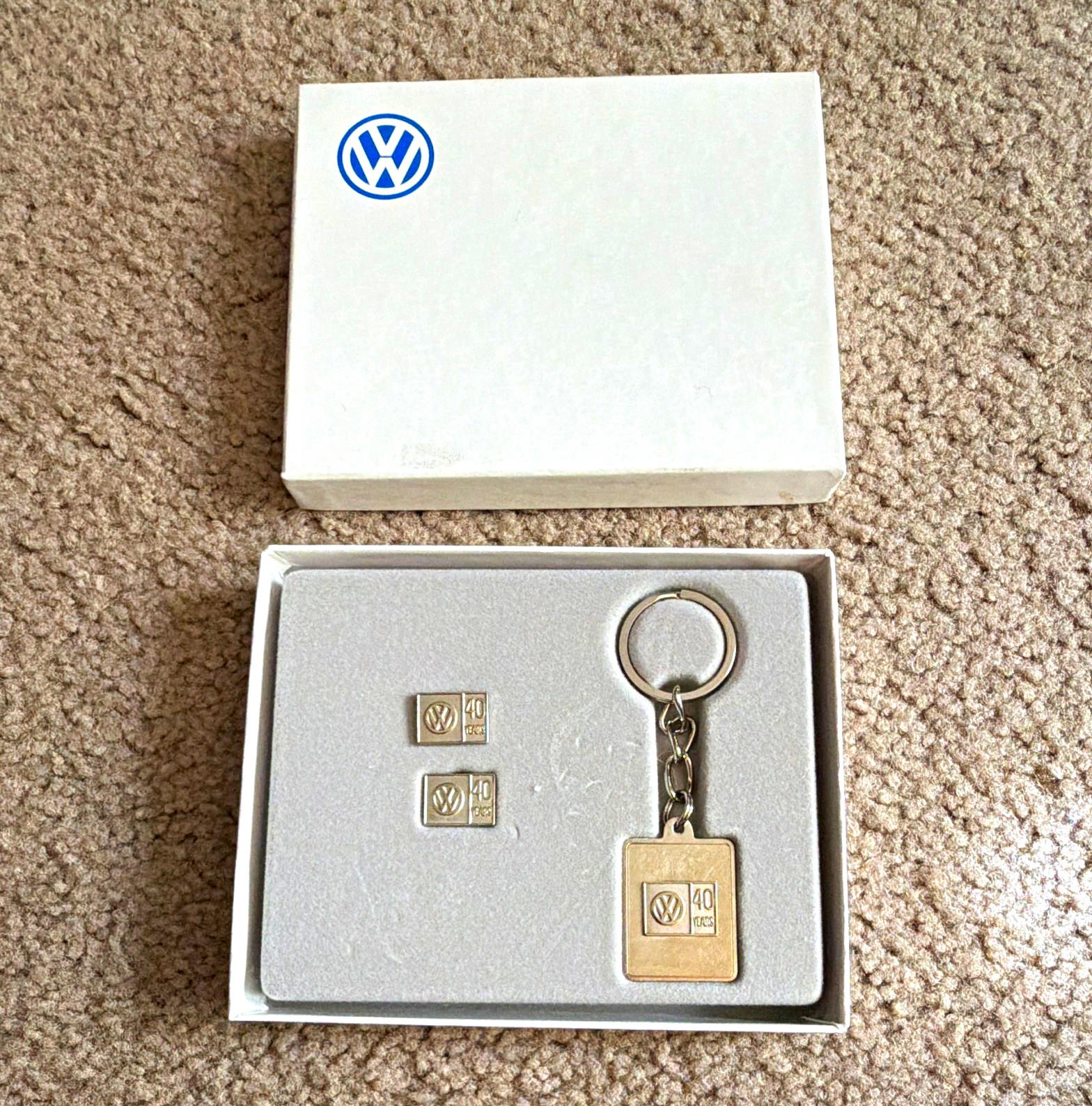 Rare Volkswagen VW 40 Years Service Key Ring & Tie Tac Set (2 Pins) in Box