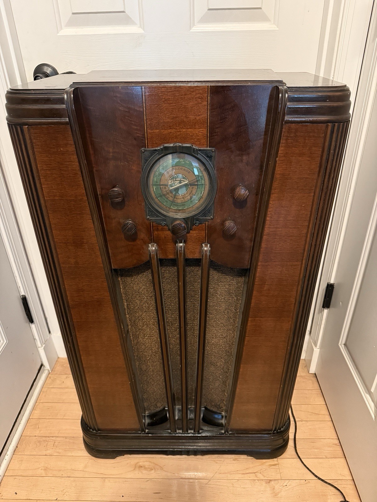 Antique 1935 Floor Console Wood Tube Sears Silvertone Model 1965 Radio Art Deco Antique 1935 Floor Console Wood Tube Sears Silvertone Model 1965 Radio Art Deco