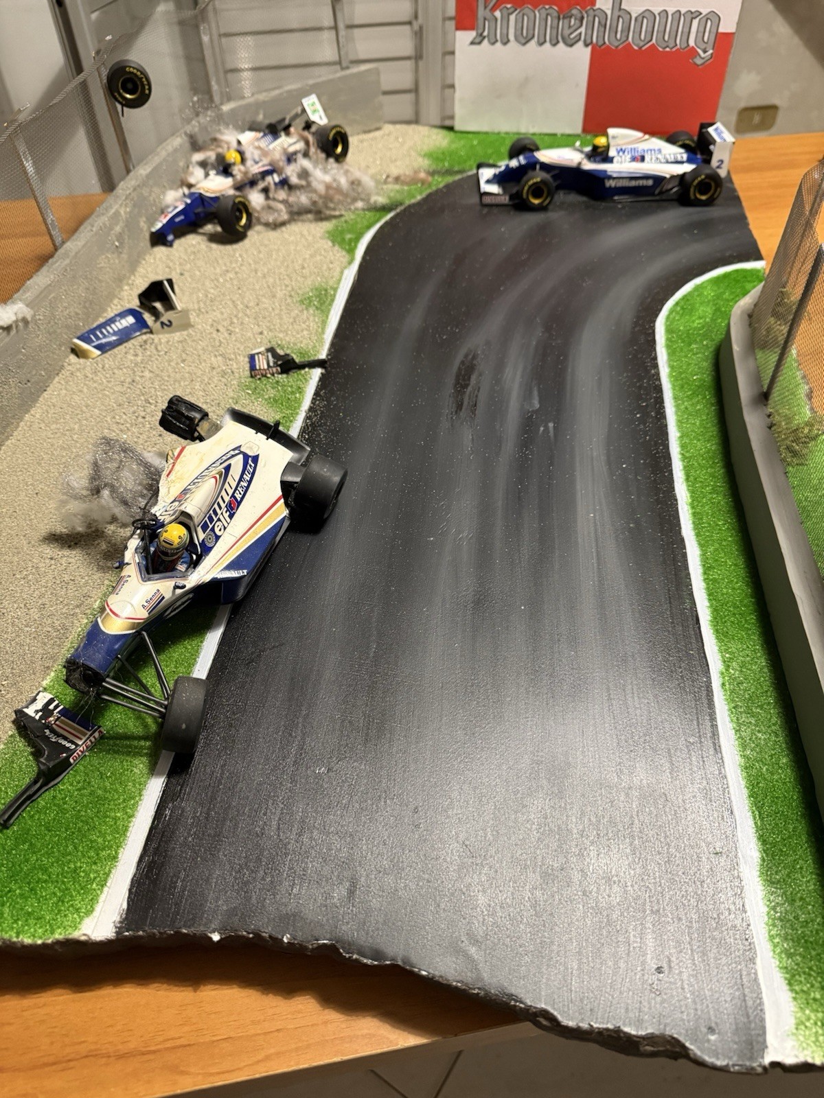 Ayrton Sequence Scene Incident 1 May Minichamps 1:18 Ayrton Sequence Scene Incident 1 May Minichamps 1:18