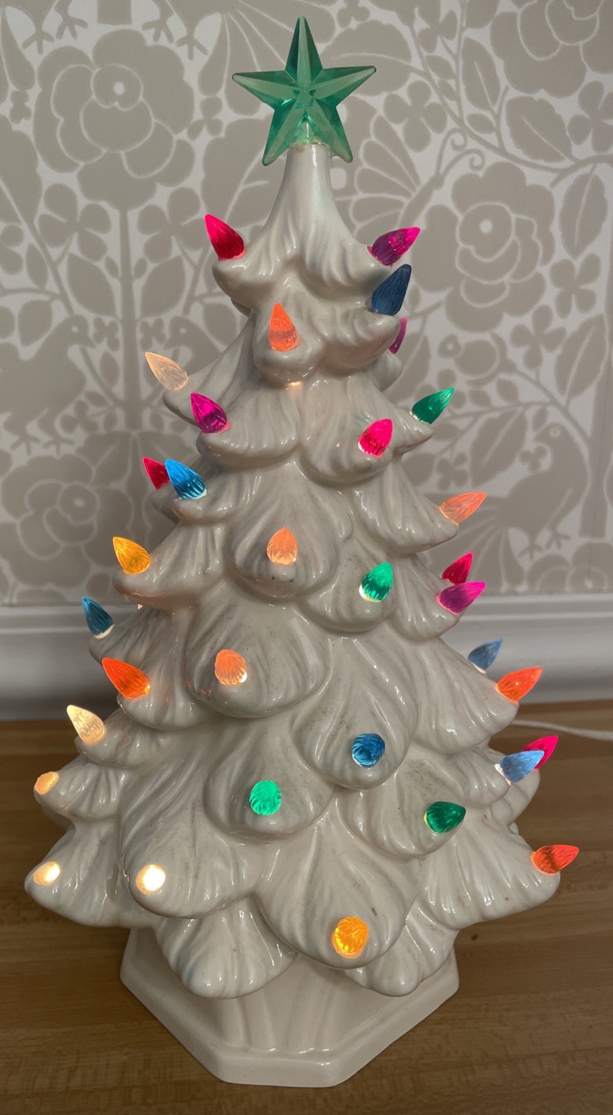 1975 Holland Mold Light Up White Ceramic Christmas Tree 11-12