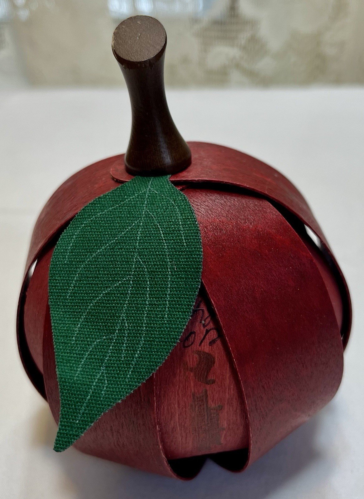 Longaberger 2012 Woven Splint Apple - Red Longaberger 2012 Woven Splint Apple - Red