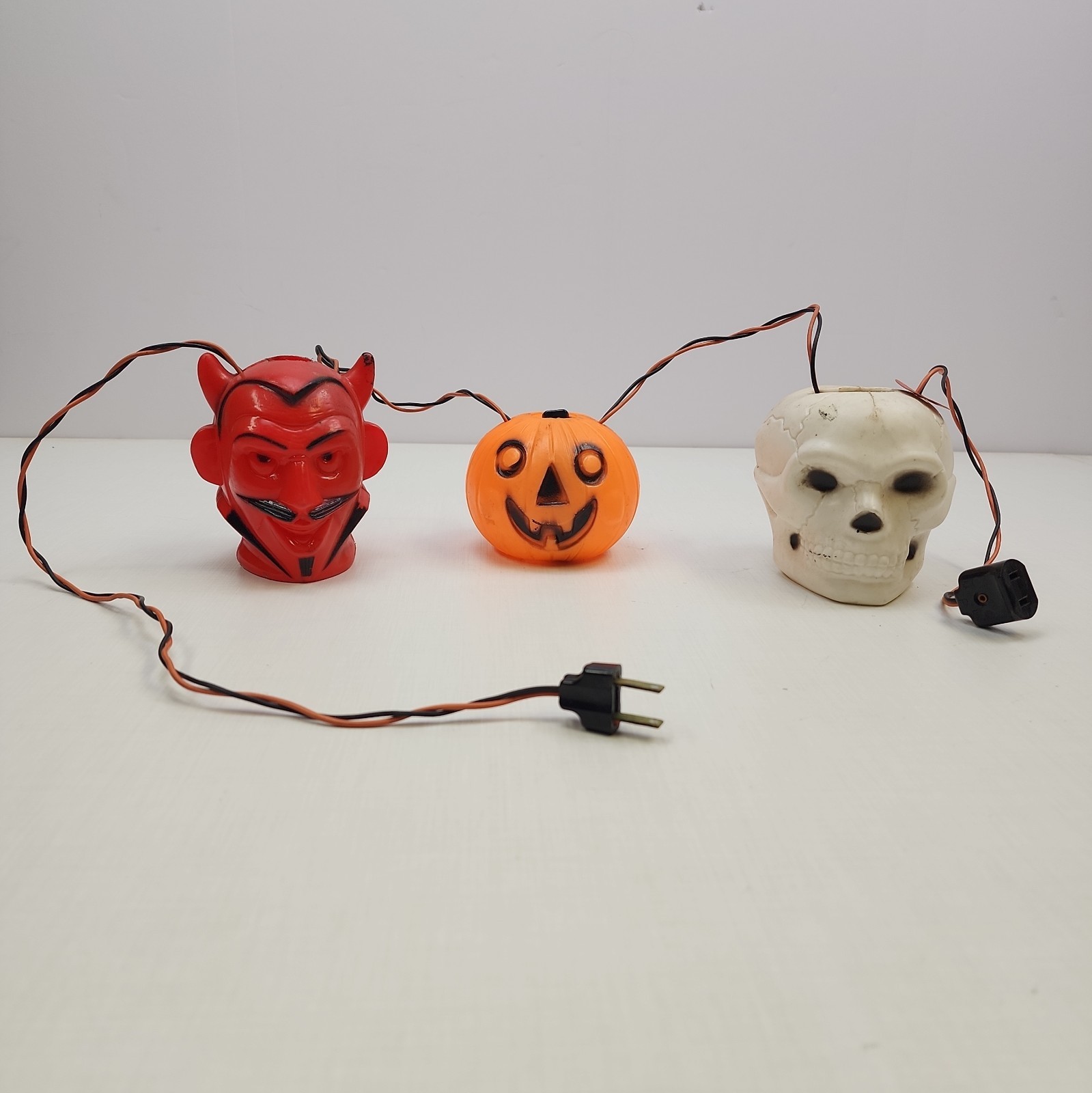 Vintage 1960s Peerless Halloween String Lights WORKING Red Devil Skull Pumpkin Vintage 1960s Peerless Halloween String Lights WORKING Red Devil Skull Pumpkin