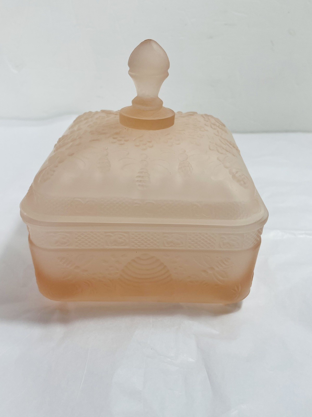 Vintage Indiana Glass Tiara Exclusive Pink Satin Frosted Honey Bee Dish Vintage Indiana Glass Tiara Exclusive Pink Satin Frosted Honey Bee Dish
