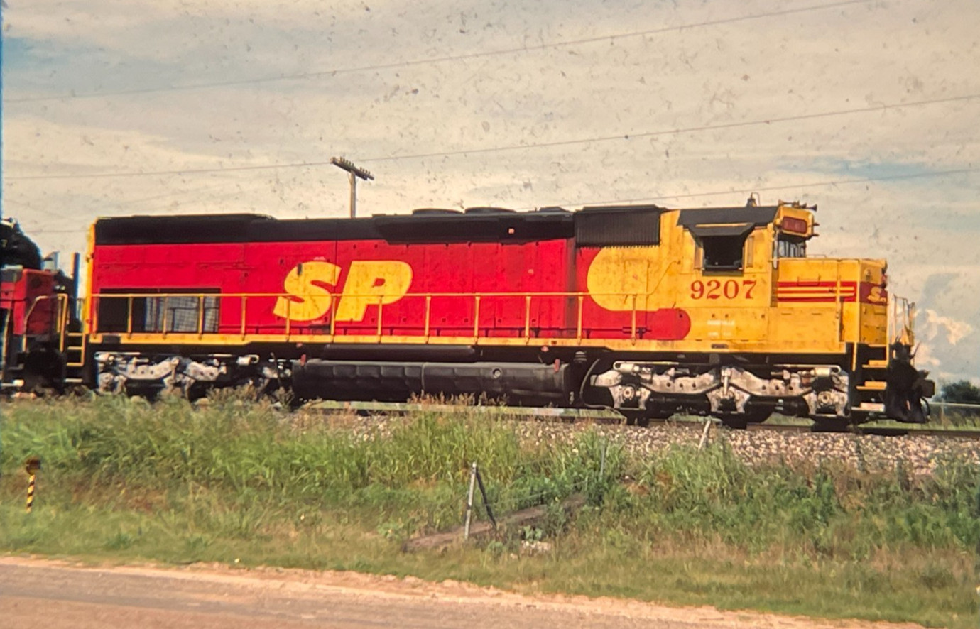 Southern Pacific Railroad SD45T-2 Locomotives #9207 - Original 35mm Slide Southern Pacific Railroad SD45T-2 Locomotives #9207 - Original 35mm Slide
