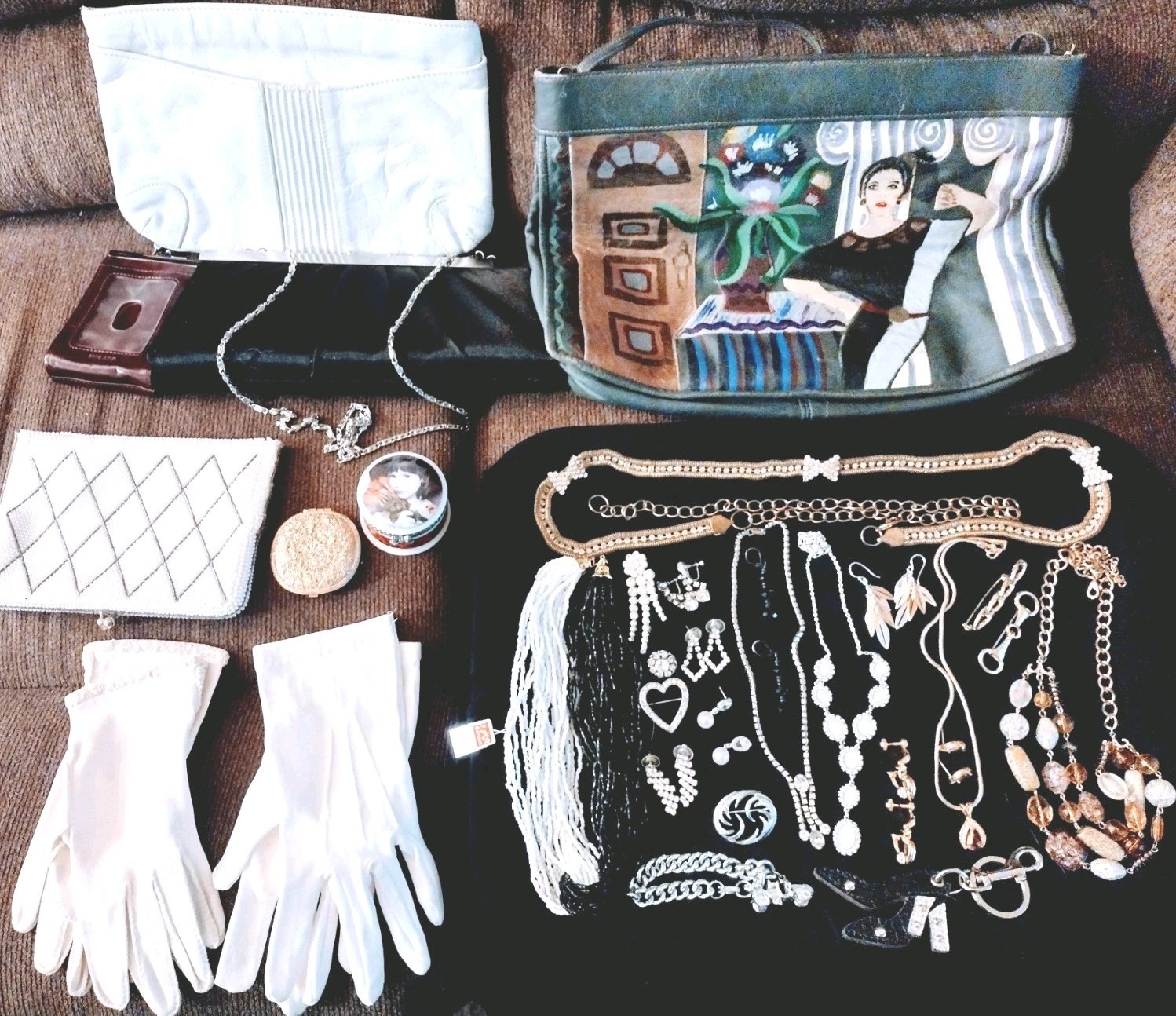 VINTAGE & MIX JUNK DRAWER Lot JEWELRY Gloves PURSES RHINESTONE BELT Compact 35pc VINTAGE & MIX JUNK DRAWER Lot JEWELRY Gloves PURSES RHINESTONE BELT Compact 35pc