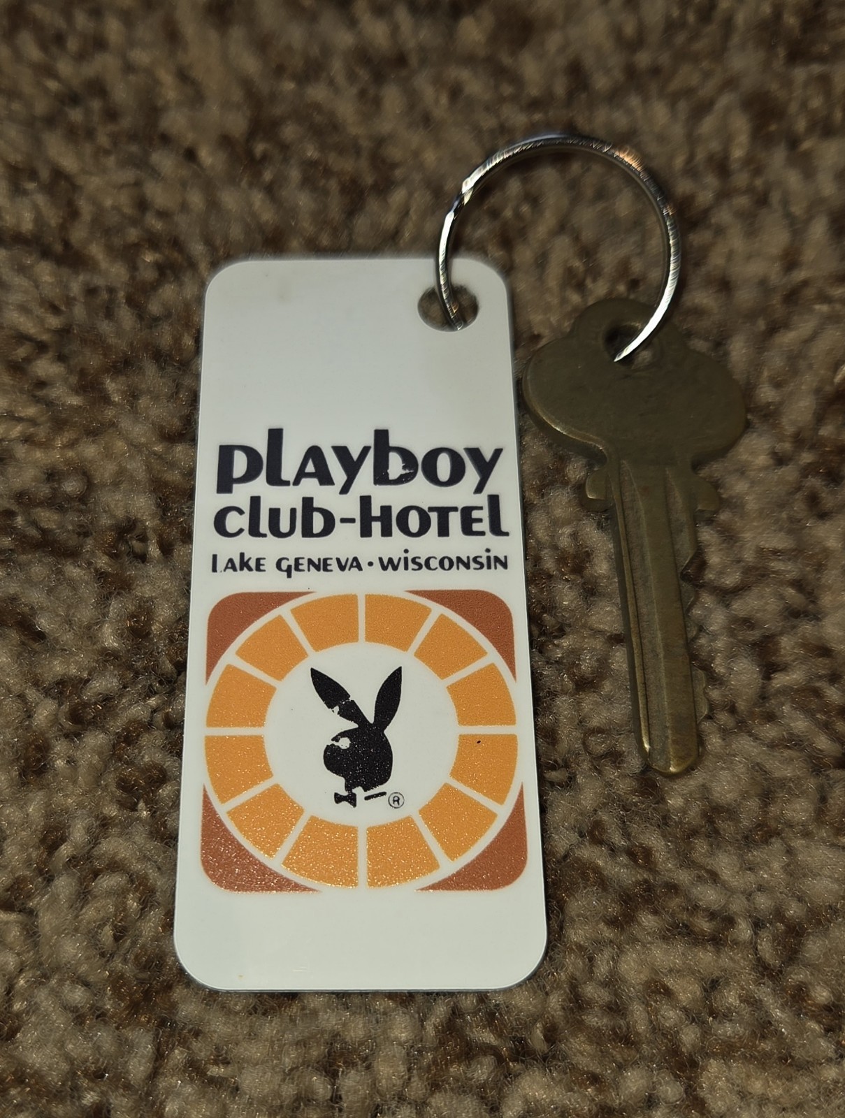 VINTAGE PLAYBOY CLUB LAKE GENEVA RESORT / HOTEL LODGE ROOM KEY FOB HEFNER BUNNY VINTAGE PLAYBOY CLUB LAKE GENEVA RESORT / HOTEL LODGE ROOM KEY FOB HEFNER BUNNY