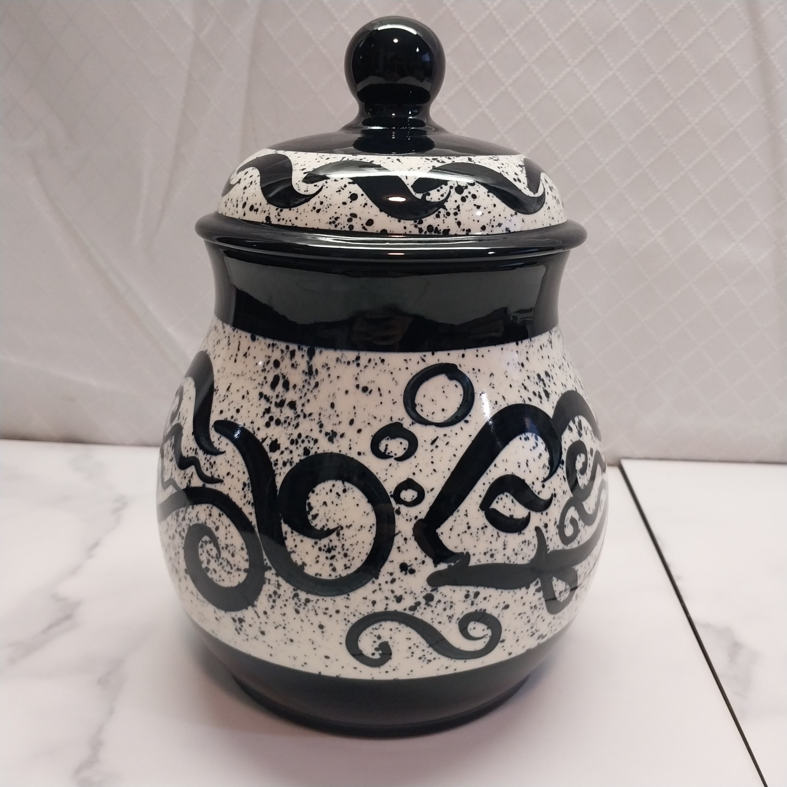 Gail Pittman \'92 Cookie Jar Canister black & white - chipped lid w/repair crack Gail Pittman \'92 Cookie Jar Canister black & white - chipped lid w/repair crack