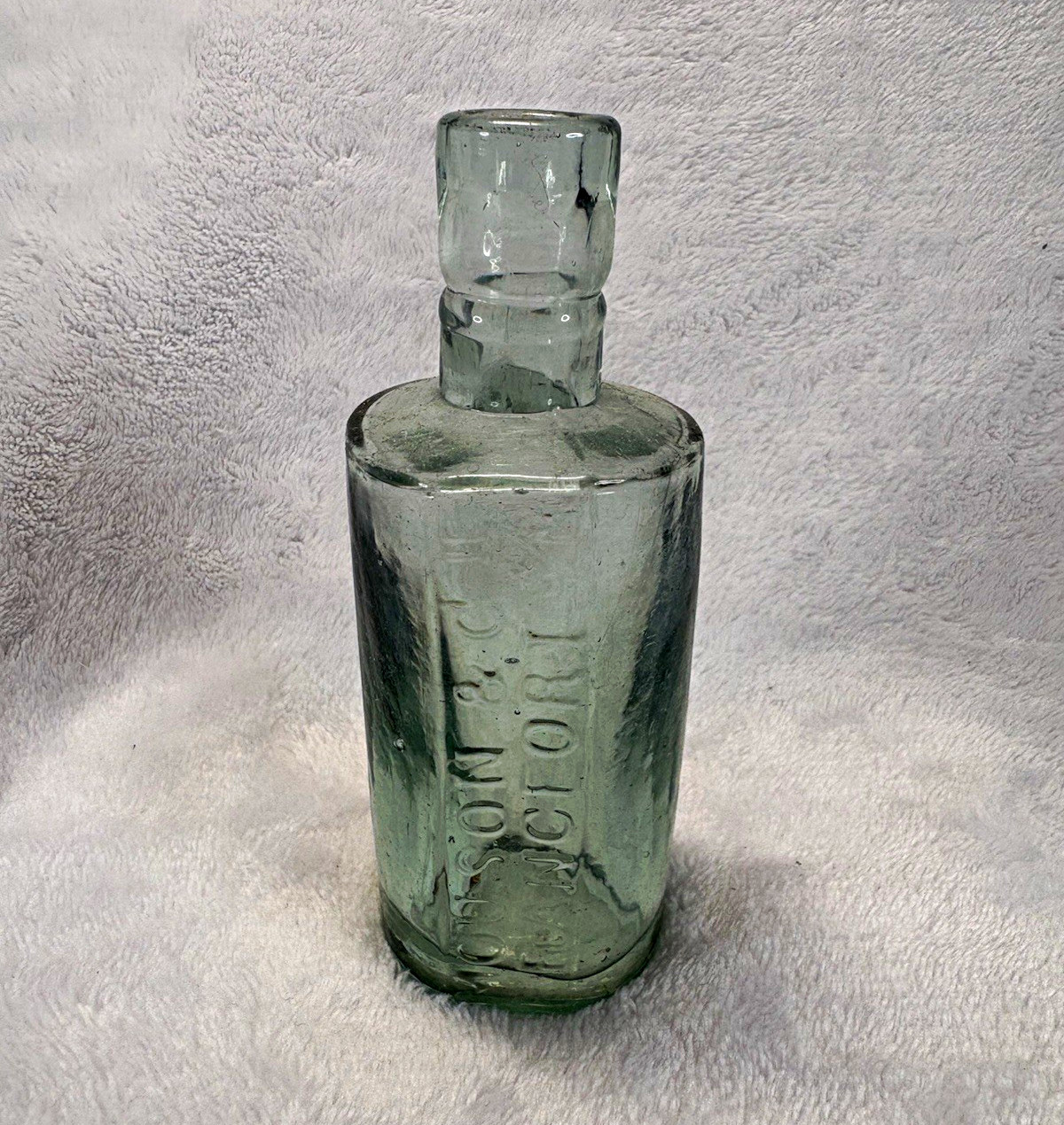 Thompson & Crawford Philadelphia Aqua Glass Medicine Bottle 4.5