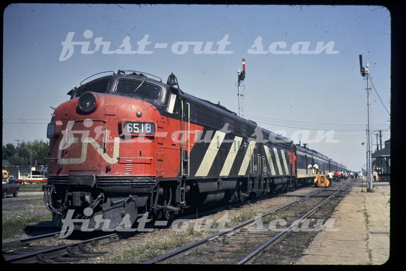 R DUPLICATE SLIDE - Canadian National CN 6518 Pasenger Scene