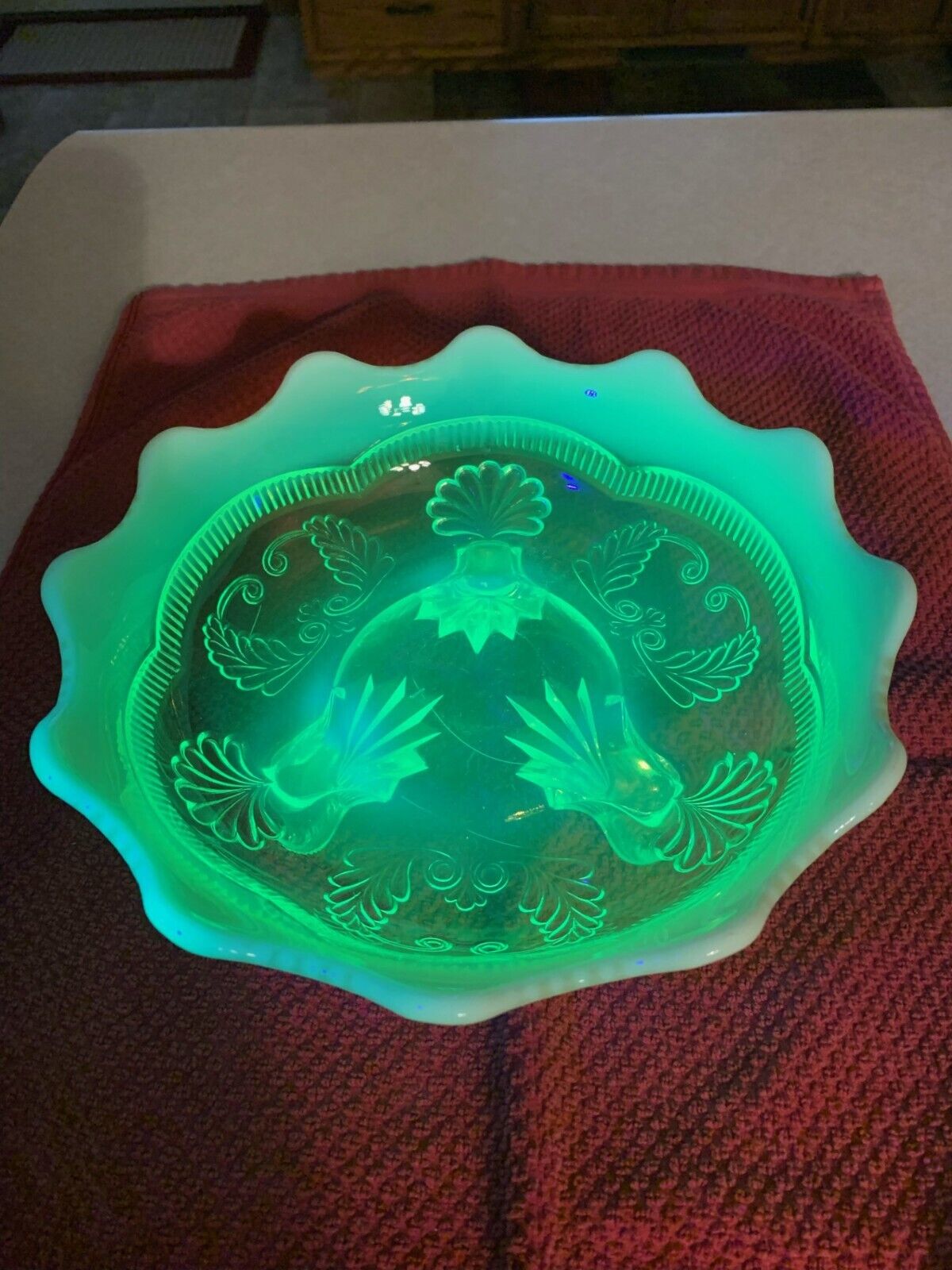 BEAUTIFUL 1901 Large Vaseline Opalescent Uranium Glass (3) Footed Ruffled Bowl