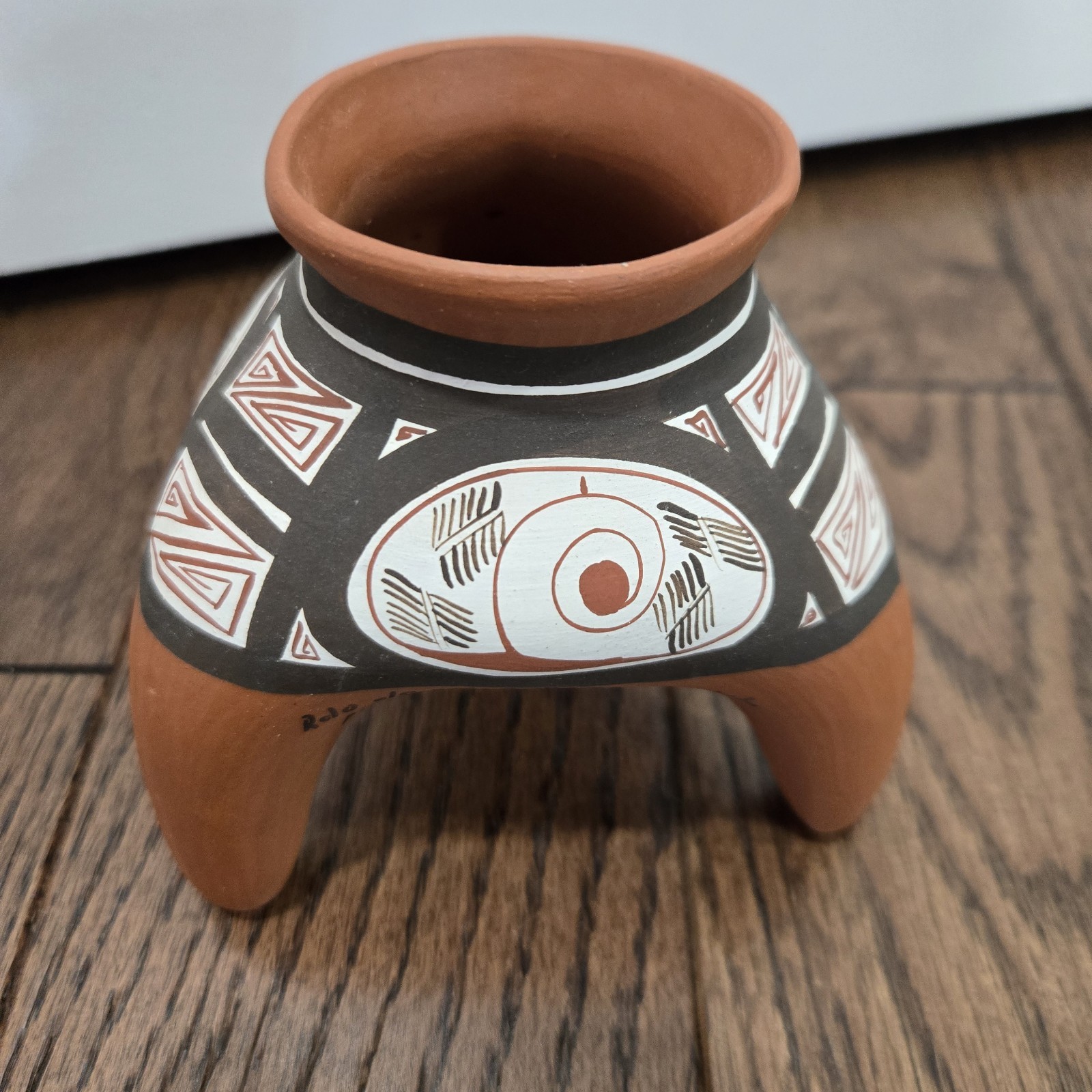 Vintage Hand-painted terracotta clay 3-foo folk art vessel from Venezuela (W7)