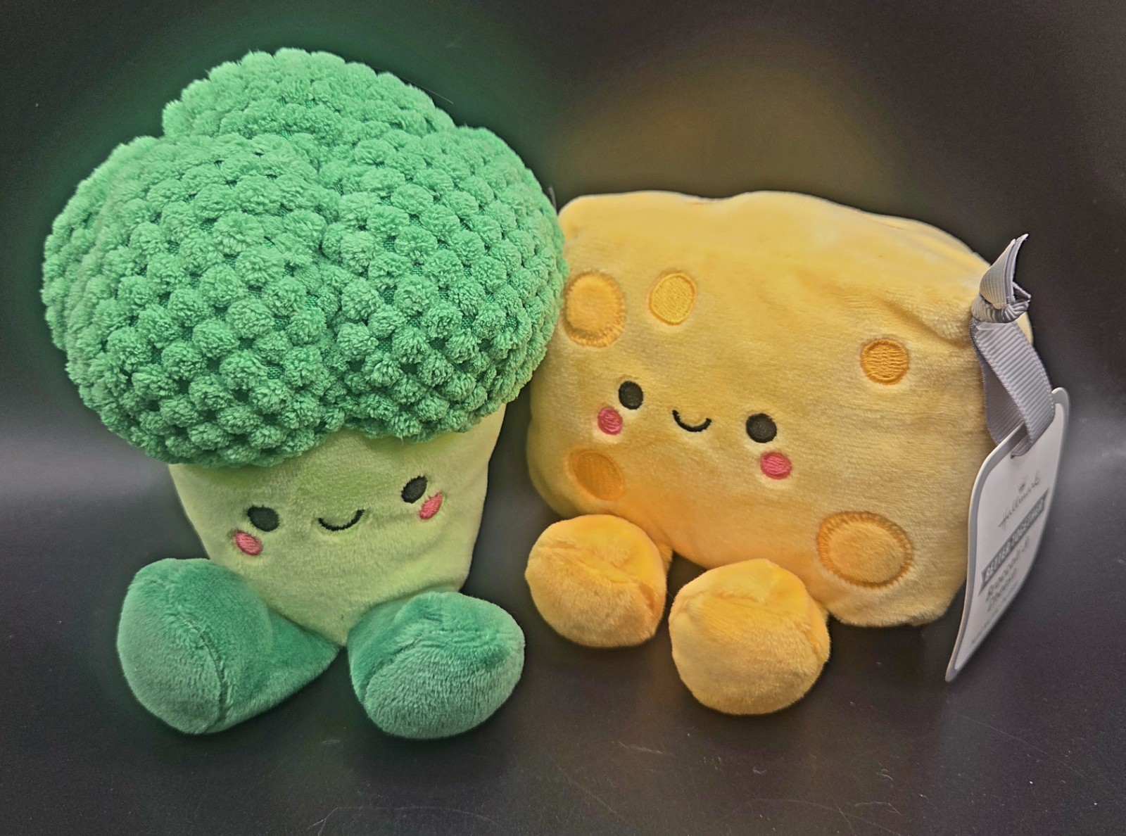 Hallmark - Better Together Broccoli 🥦 & Cheese 🧀 Magnetic Plush Stuffy Set NWT Hallmark - Better Together Broccoli 🥦 & Cheese 🧀 Magnetic Plush Stuffy Set NWT