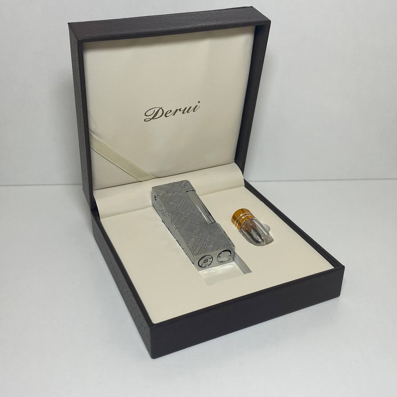 Amazing Vintage Silver Plated Gas Lighter Soft Flame Classic Collectable