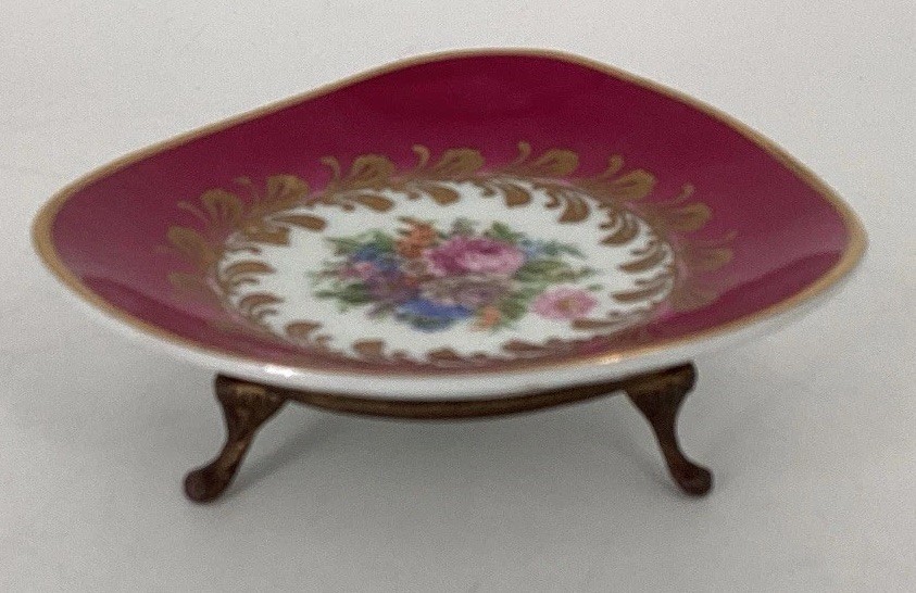 Vintage Crown E Limoges France 3 Legs Trinket Dish Gold Trim 4.25” x 4.25” Vintage Crown E Limoges France 3 Legs Trinket Dish Gold Trim 4.25” x 4.25”