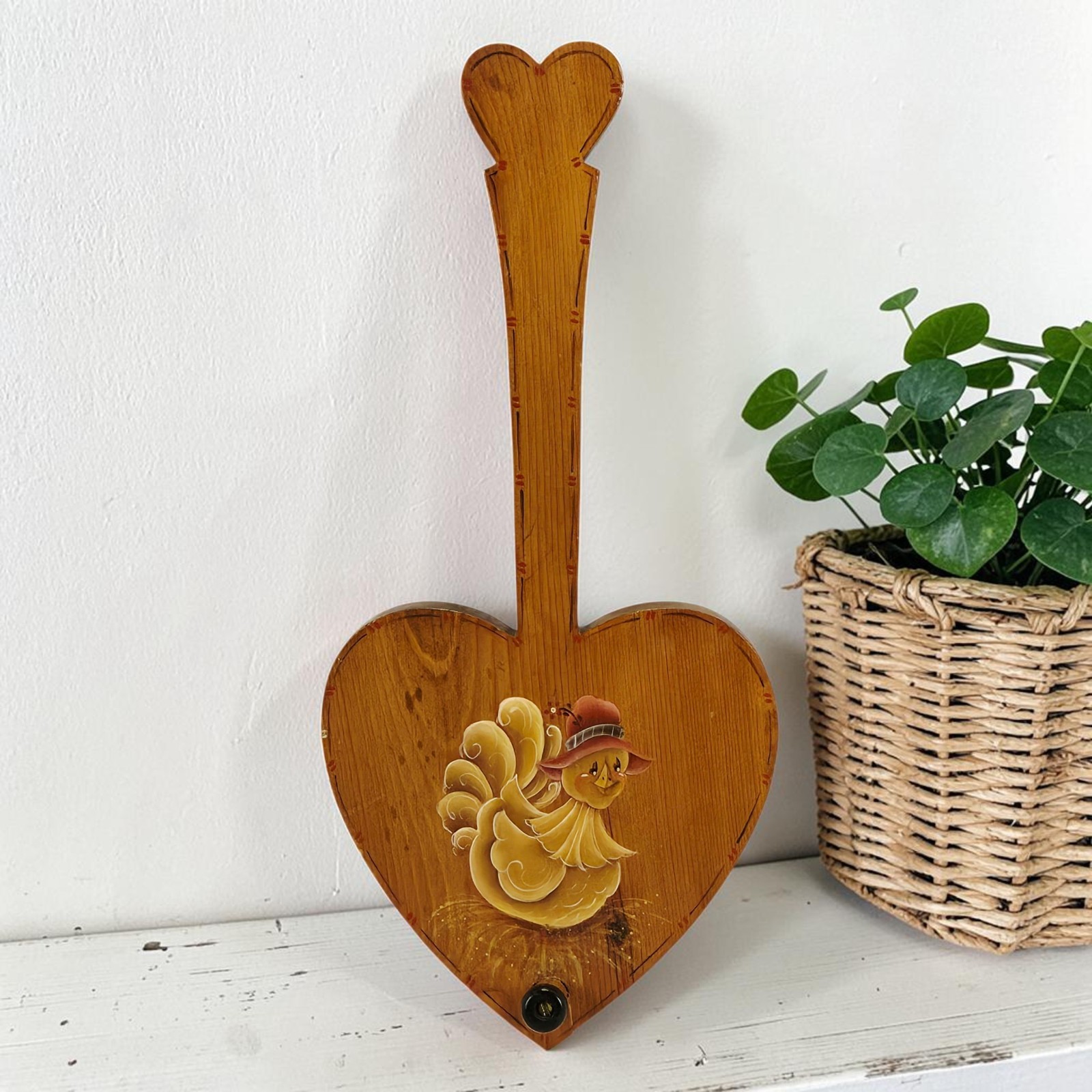 VTG Hand Painted Wood Heart Wall Hanging Hook Chicken Hen On Nest 12 VTG Hand Painted Wood Heart Wall Hanging Hook Chicken Hen On Nest 12