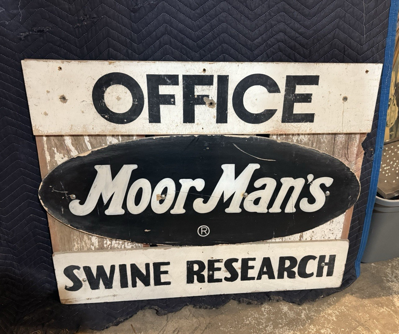 ANTIQUE ORIGINAL MOORMAN\'s FEED & SEED SWINE RESEARCH OFFICE SIGN QUINCY ILL.