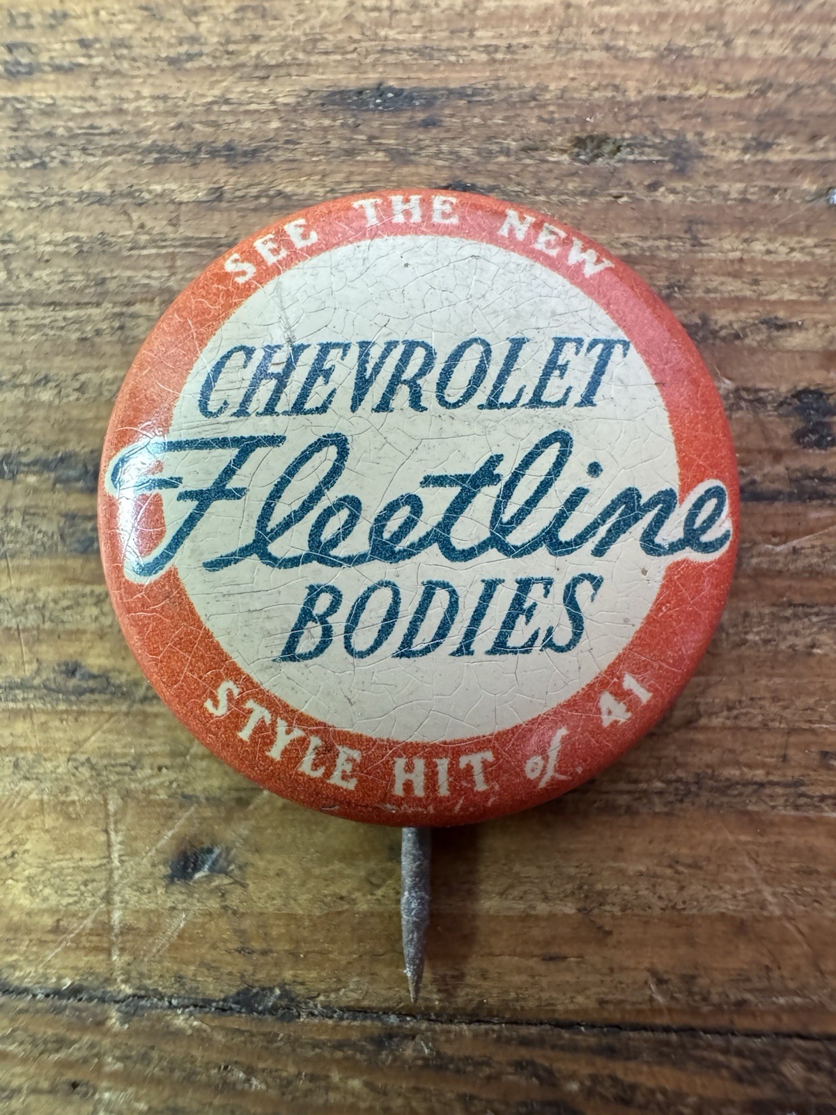 1941 PIN CHEVROLET PINBACK AUTOMOBILE CAR PREMIUM BUTTON FLEETLINE BODY
