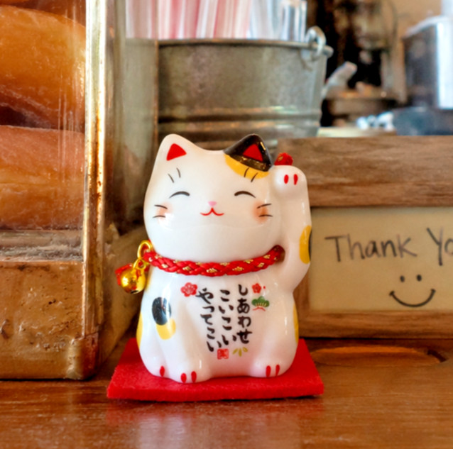 Yakushigama Lucky Cat: Calico Maneki Neko Mini Figurine Ceramic Made in Japan