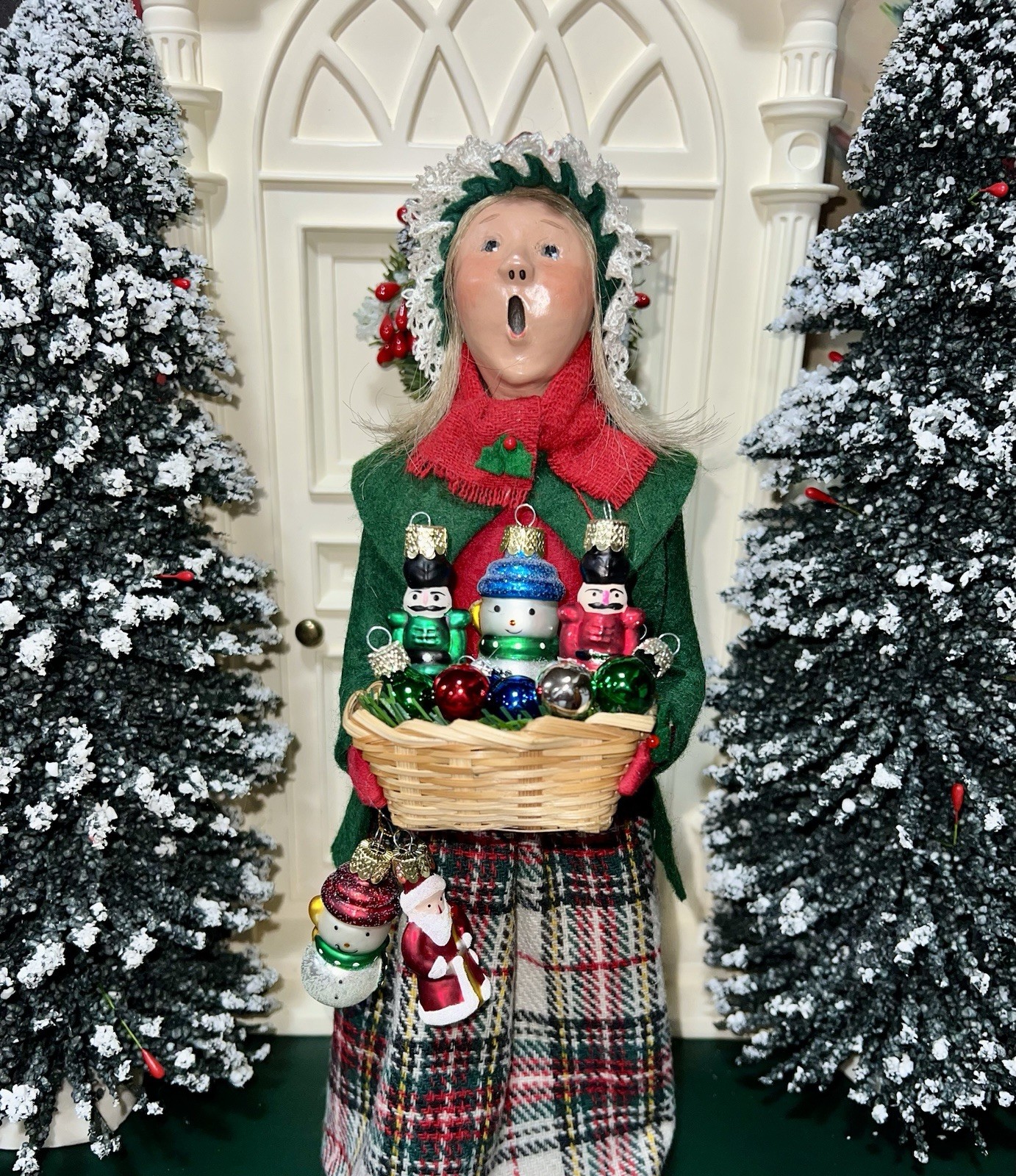 Byers’ Choice Caroler With Christmas Glass Ornaments 🎄 Byers’ Choice Caroler With Christmas Glass Ornaments 🎄