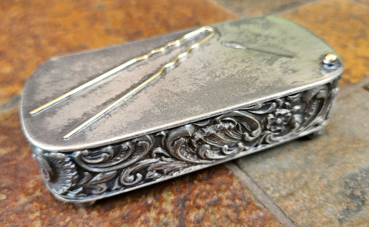 Antique Meriden Co. Silver Plate Hair Pin Trinket Box # 127
