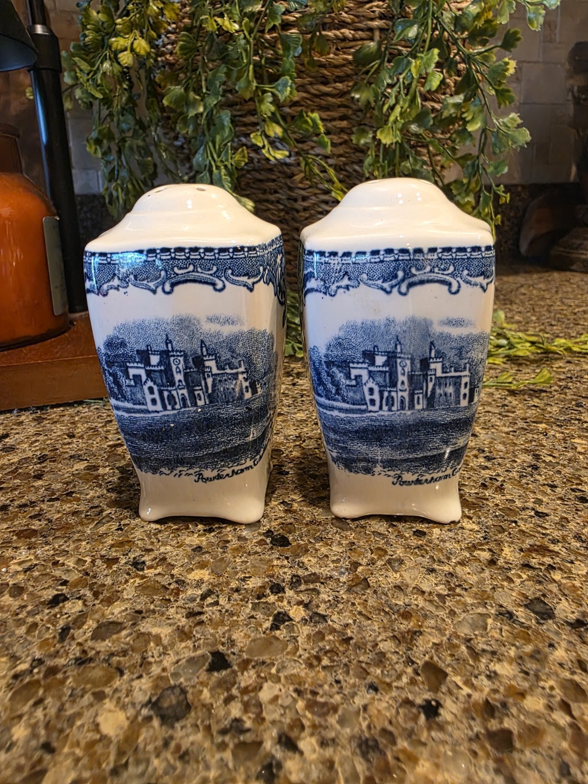 Set of Vintage Johnson Brothers Old Britain Castles Salt and Pepper Shakers Blue Set of Vintage Johnson Brothers Old Britain Castles Salt and Pepper Shakers Blue