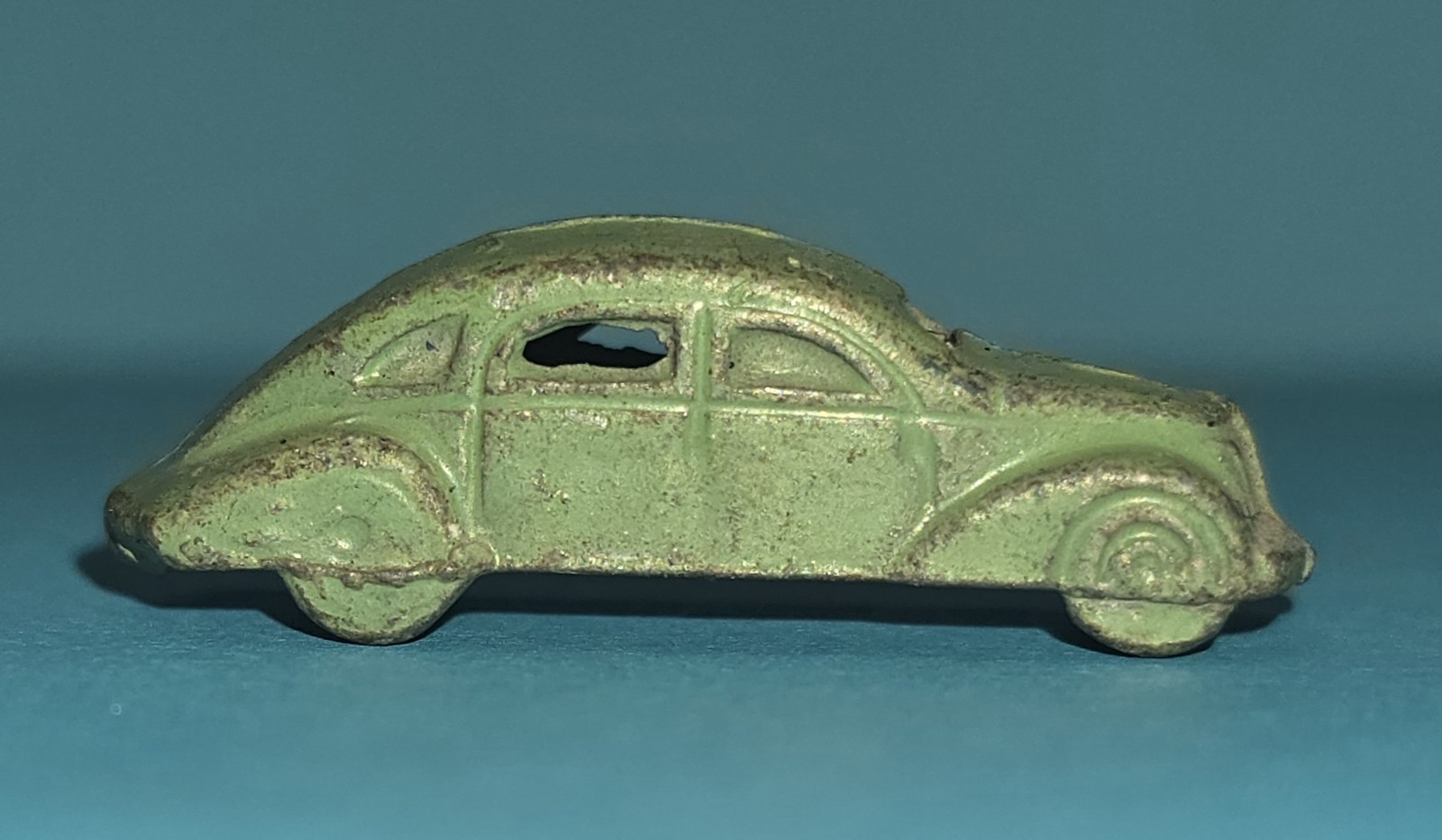 (1) 1934 Chrysler Airflow Car Tootsietoy Tootsie Toy Miniature 0.32\