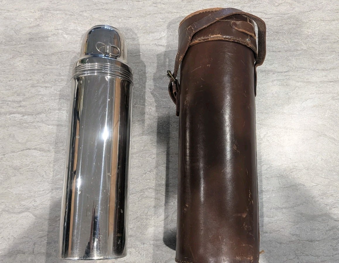 VINTAGE LARGE UNIVERSAL LANDERS FRARY & CLARK USA METAL THERMOS 1915 With Case