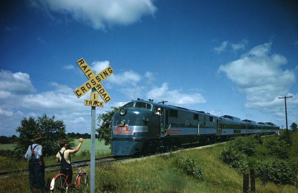 GM\'s Train of Tomorrow at Lake Orion, Michigan in 1947 - 5 x 7 Photo GM\'s Train of Tomorrow at Lake Orion, Michigan in 1947 - 5 x 7 Photo