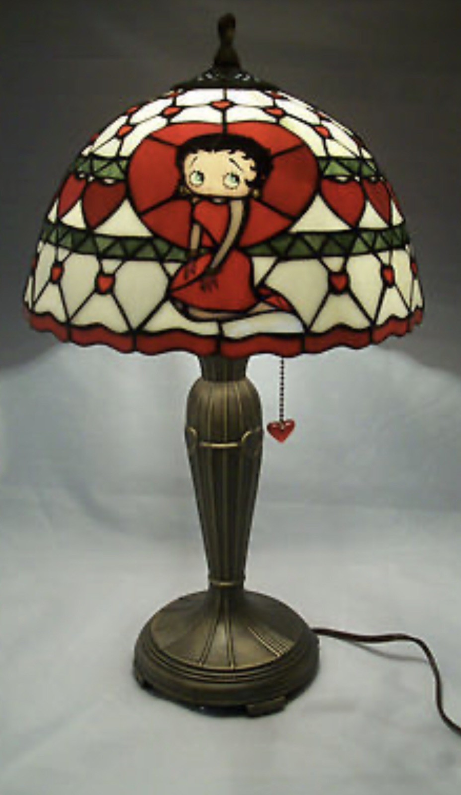Danbury Mint Betty Boop Stained Glass Table Lamp Pull Chain 2005, MINT cond. Danbury Mint Betty Boop Stained Glass Table Lamp Pull Chain 2005, MINT cond.
