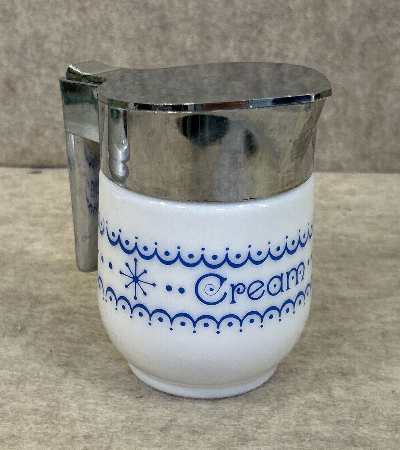 Vtg Glass Syrup Pitcher Cream Dispenser With Metal Lid Gemco USA Blue Snowflake
