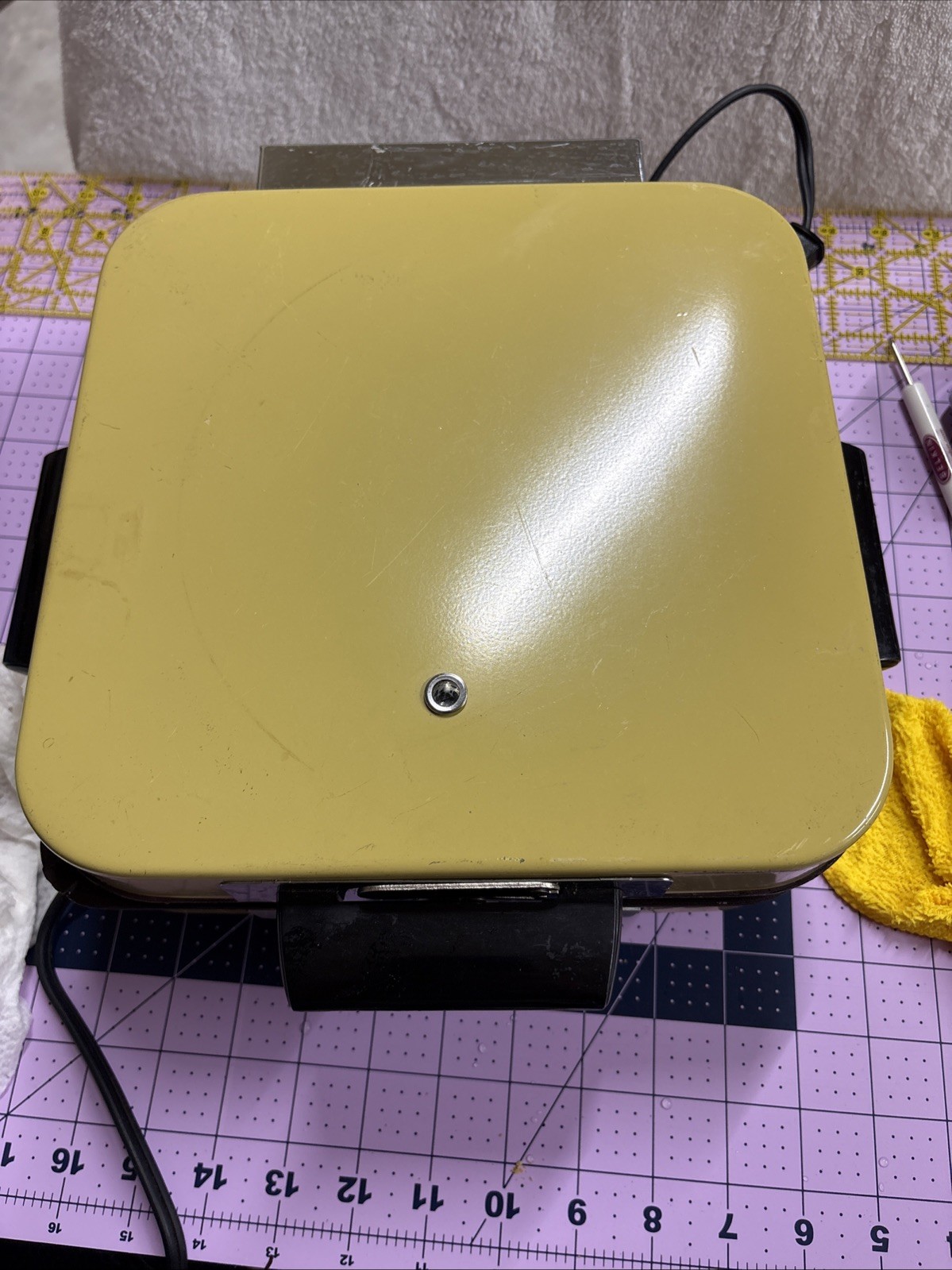Rival Vintage Waffle Iron with Reversable Plates For A Griddle. Tested And Works