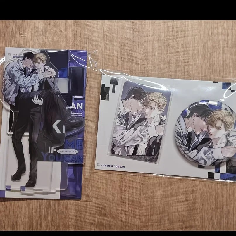2Pcs Manhwa Kiss Me If You Can 키스미이프유캔 Acrylic Stand Figure Tinplate Badge